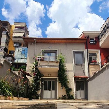 A Cheerful Villa With Free Parking Space Tiran Dış mekan fotoğraf