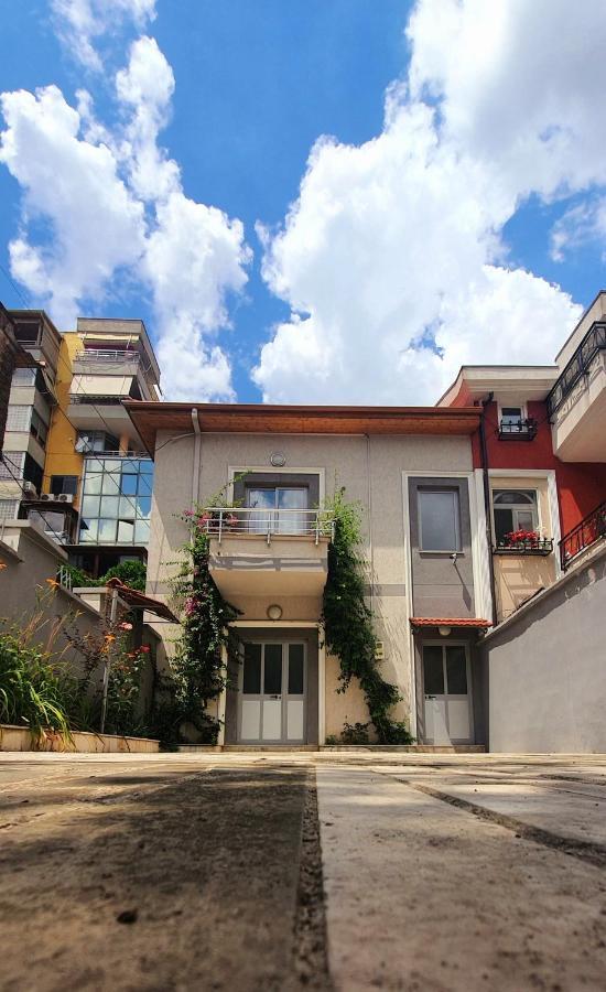 A Cheerful Villa With Free Parking Space Tiran Dış mekan fotoğraf