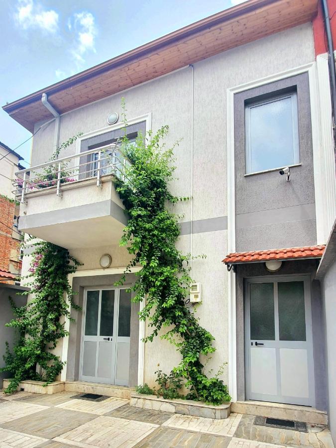 A Cheerful Villa With Free Parking Space Tiran Dış mekan fotoğraf