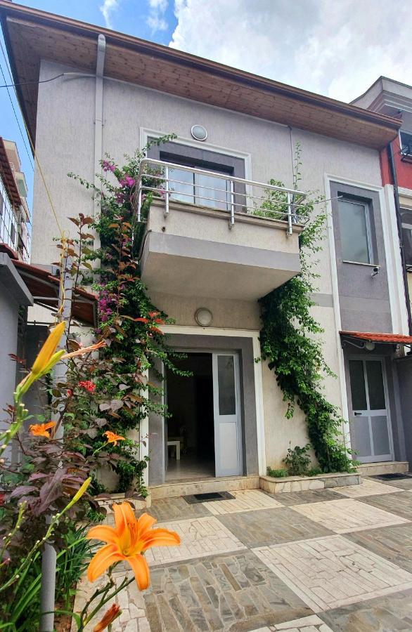 A Cheerful Villa With Free Parking Space Tiran Dış mekan fotoğraf